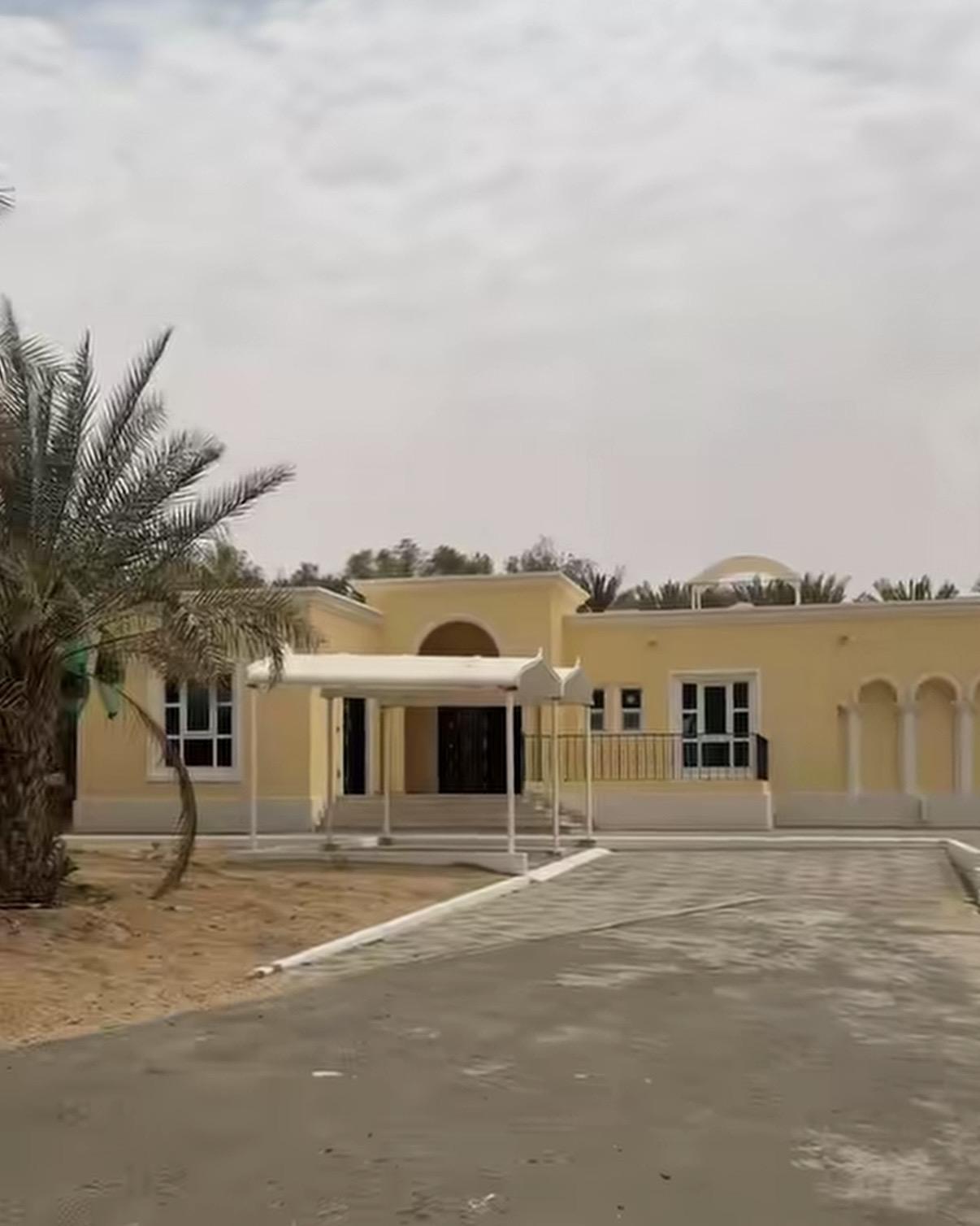 ارض سكنية مع فيلا و مزرعة في ليوا