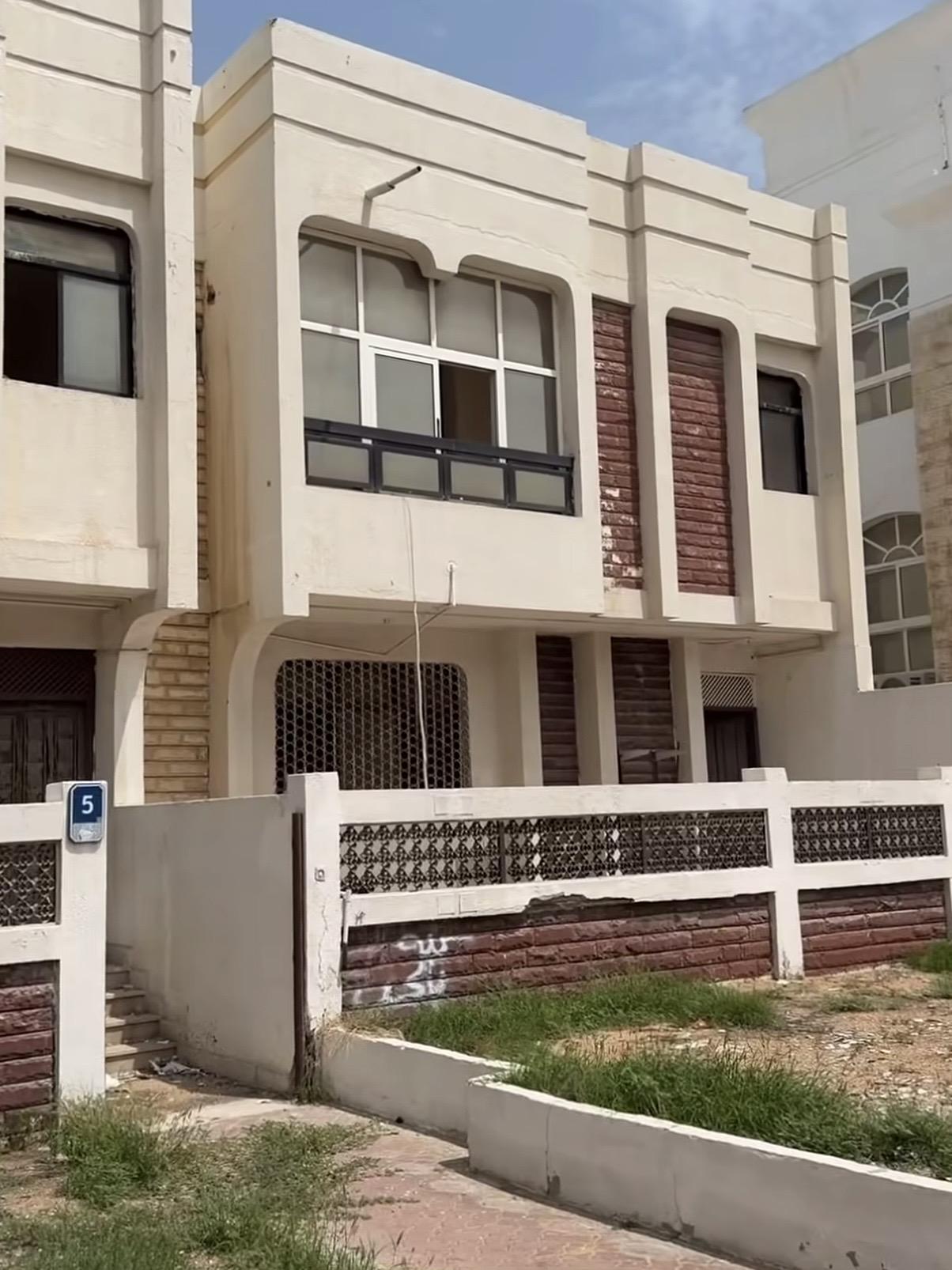 ٣ فلل على أرض واحدة في الخالدية