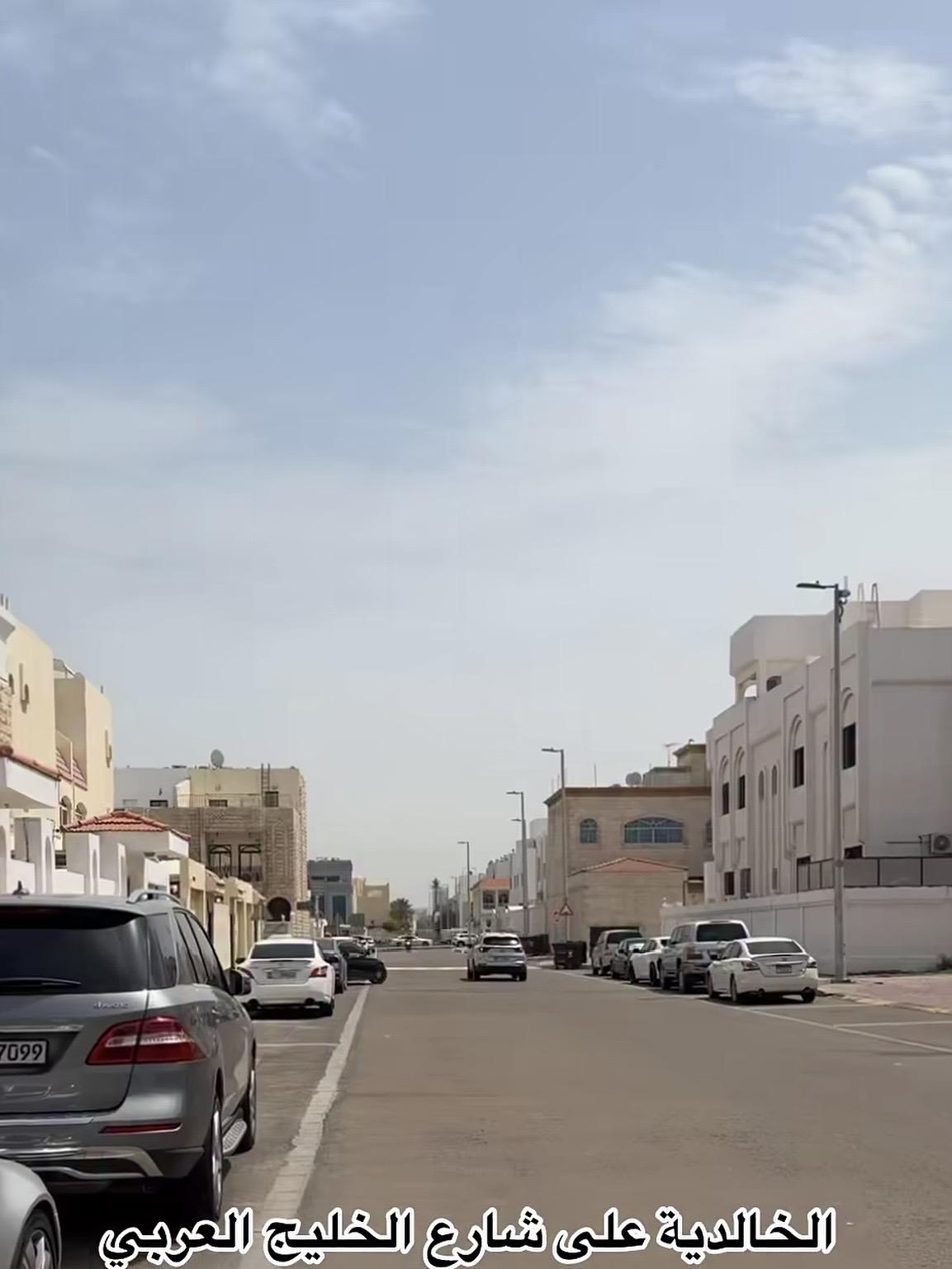 ٣ فلل على أرض واحدة في الخالدية